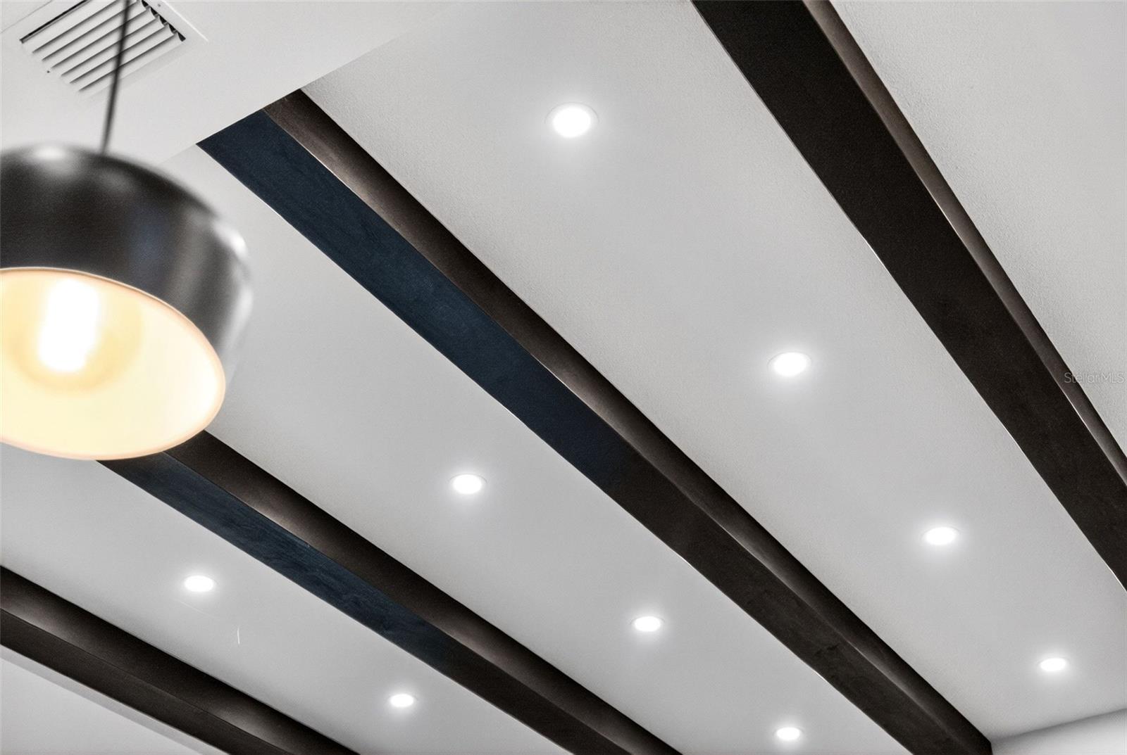 Image 16 of 86 For 279 Farber Street