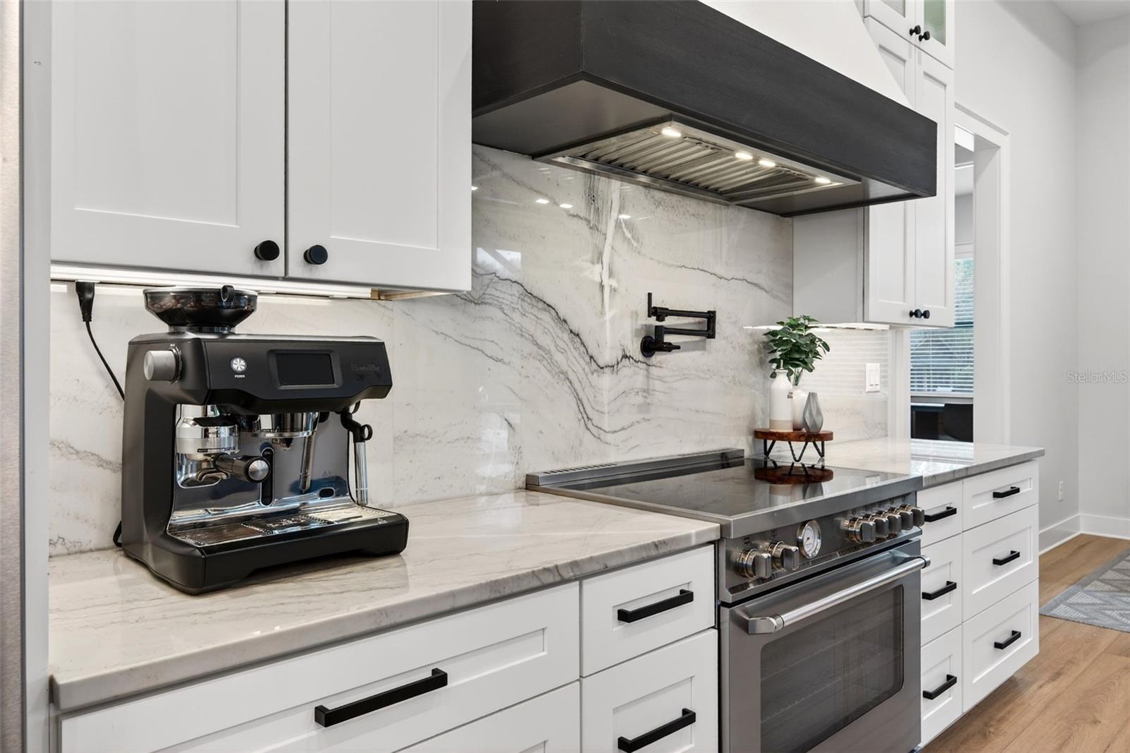 Image 24 of 86 For 279 Farber Street