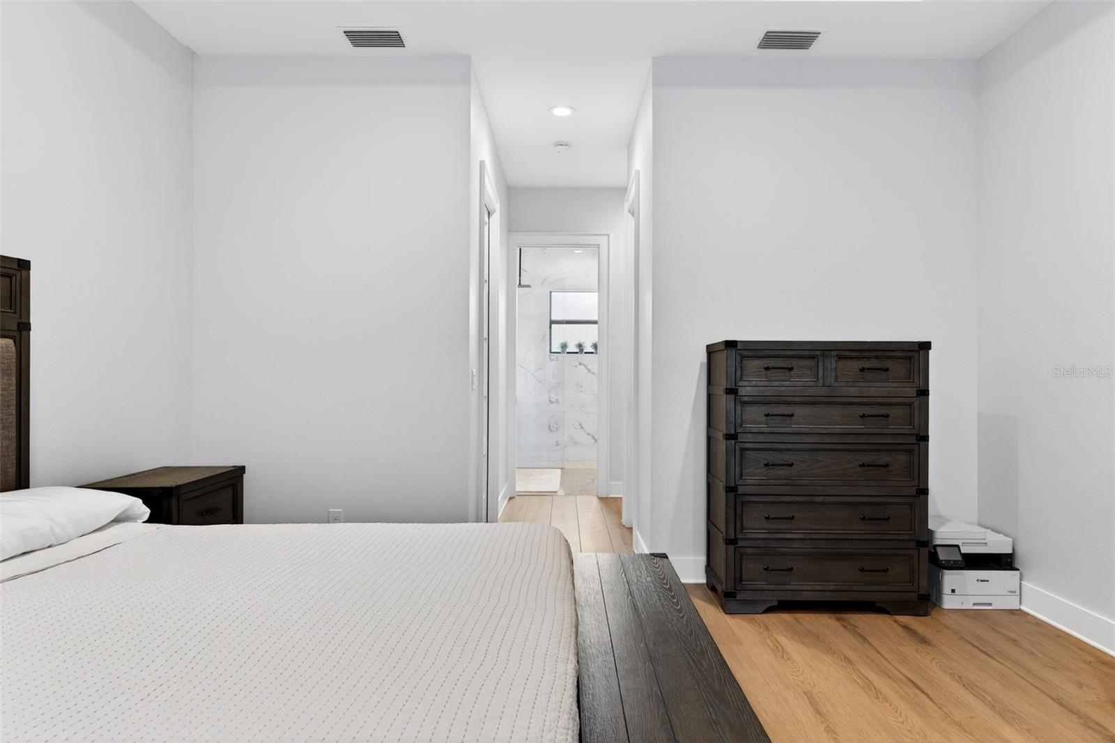 Image 37 of 86 For 279 Farber Street