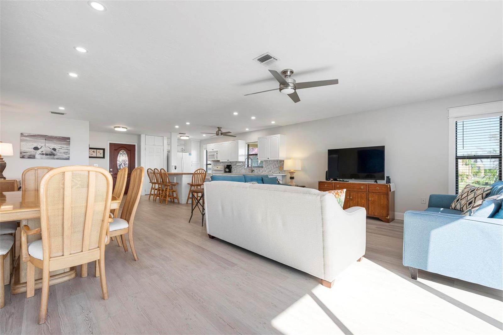 Image 14 of 48 For 3875 Catalina Drive