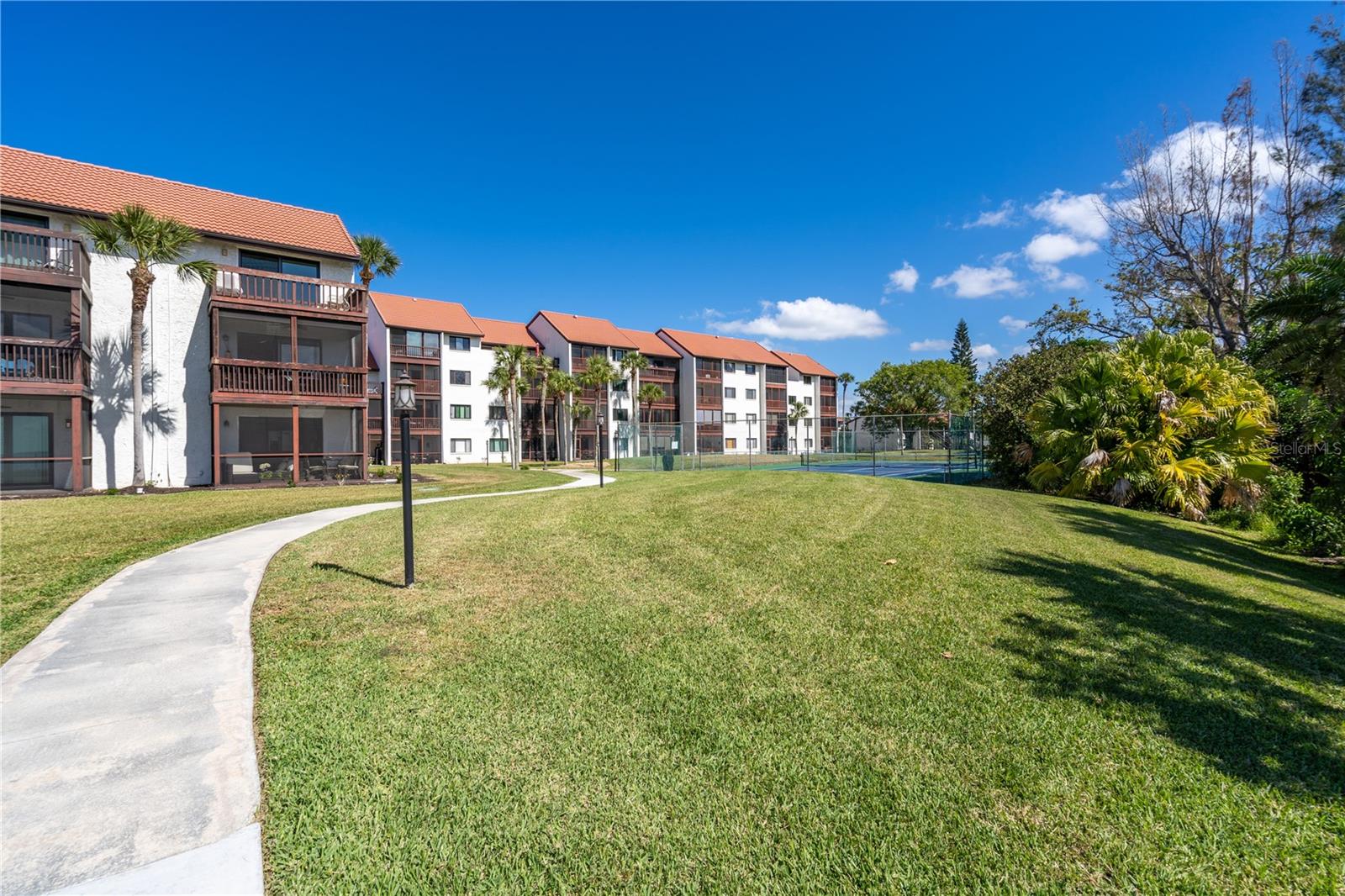 Image 33 of 37 For 1602 Stickney Point Road #305