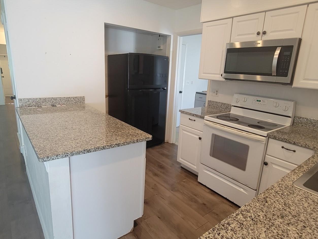 Image 3 of 40 For 6290 Coniston Terrace