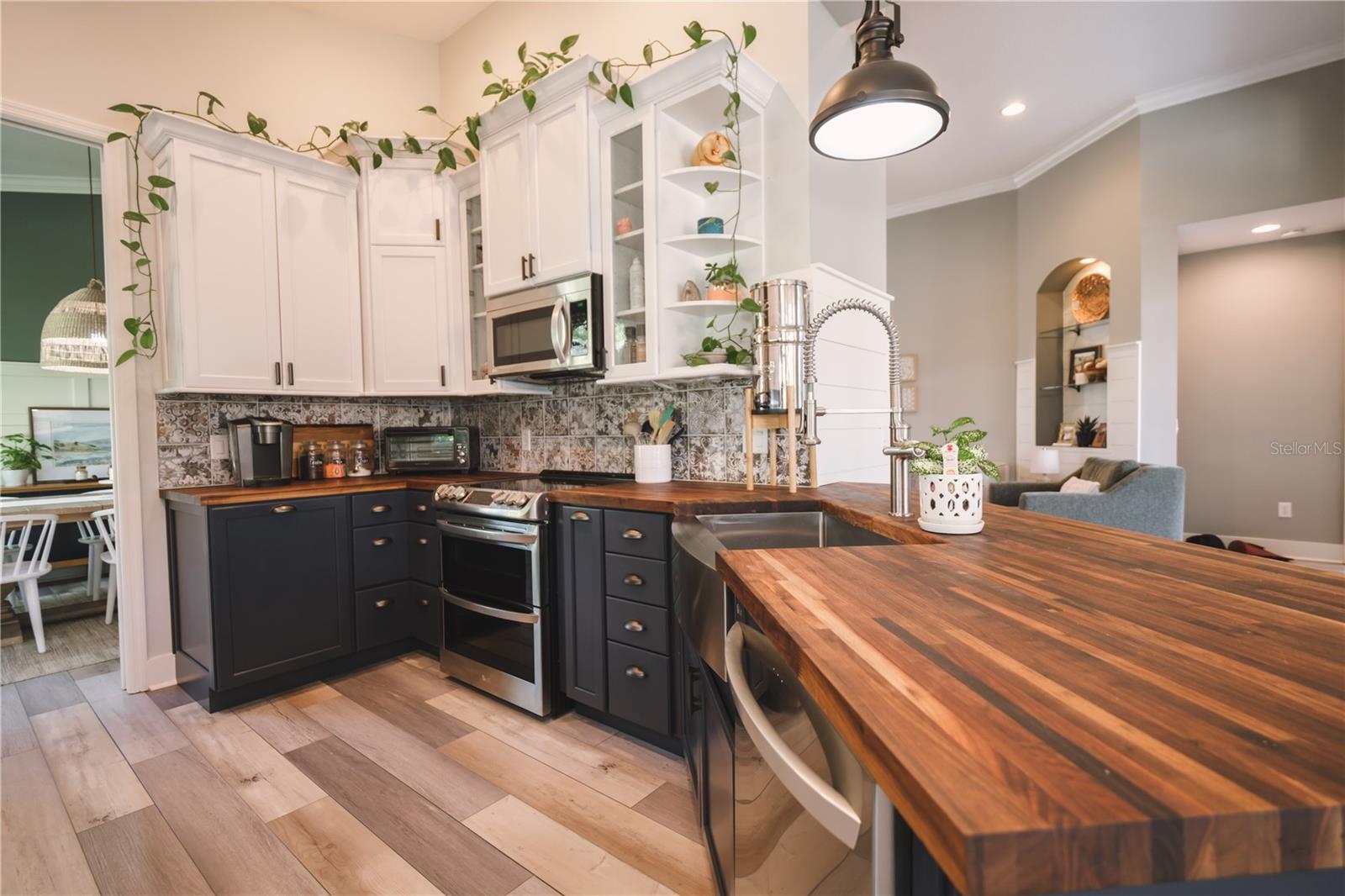 Image 11 of 41 For 5546 Whitehead Street