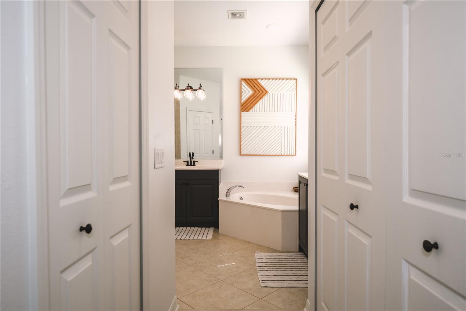 Image 23 of 41 For 5546 Whitehead Street