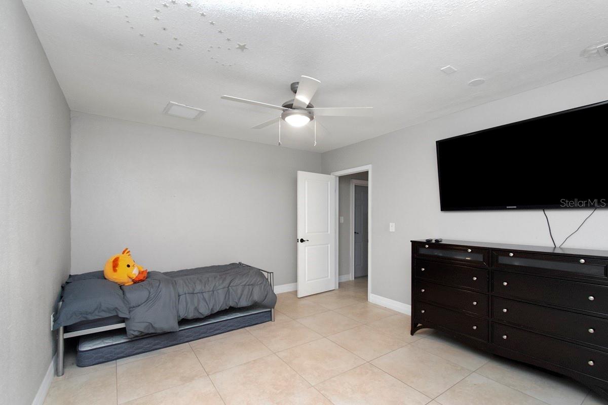 Image 16 of 35 For 2490 Huffton Circle