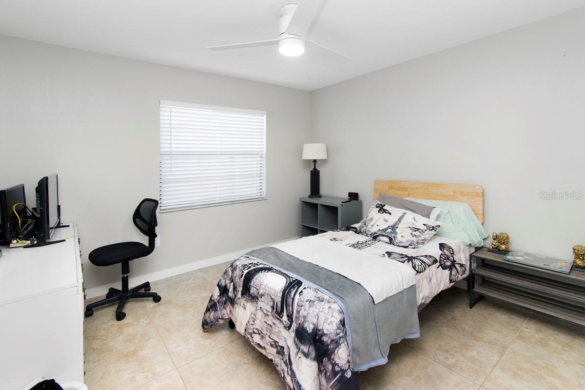 Image 18 of 35 For 2490 Huffton Circle