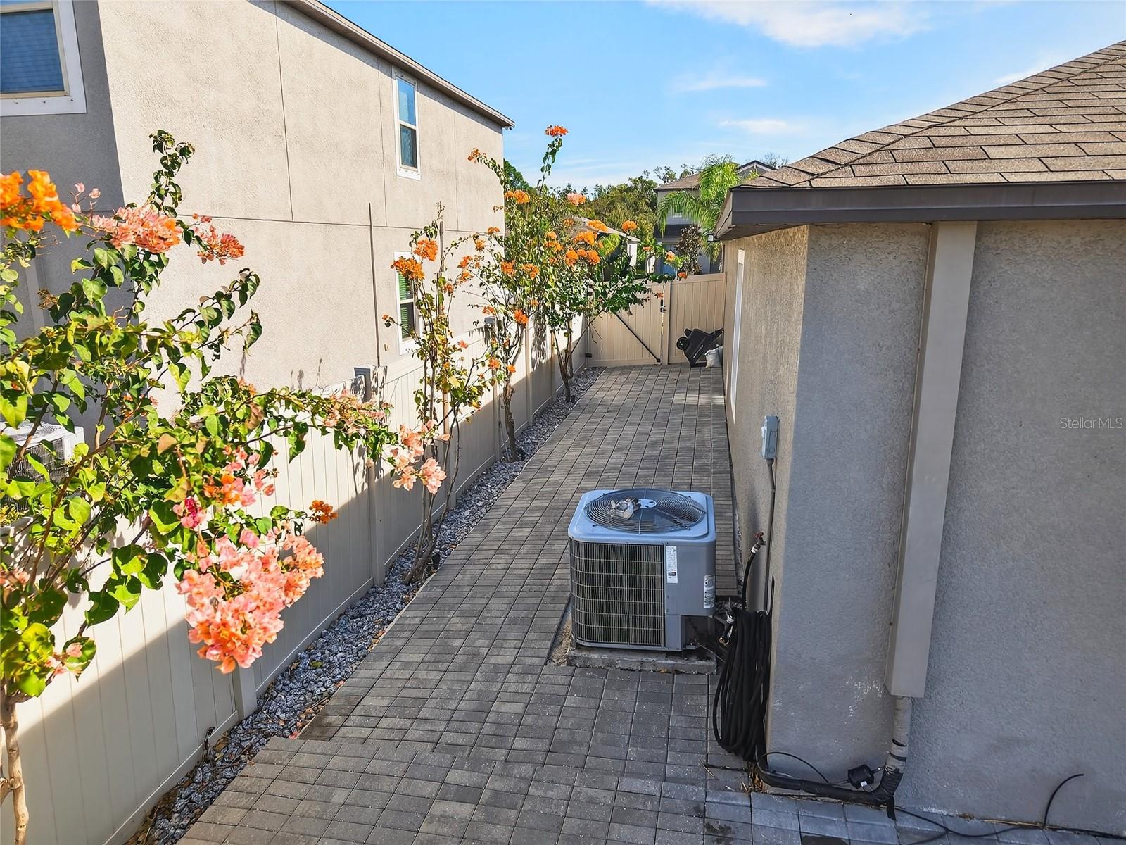 Image 24 of 36 For 16751 Delia Street