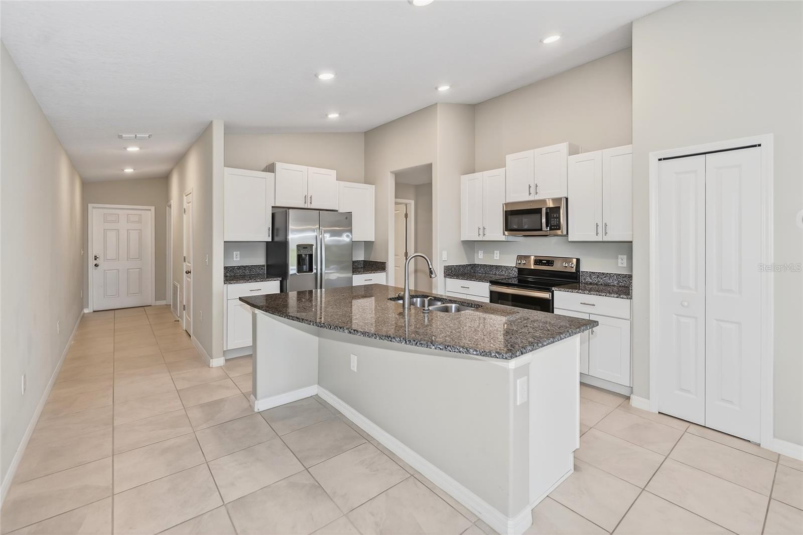 Image 5 of 36 For 16751 Delia Street