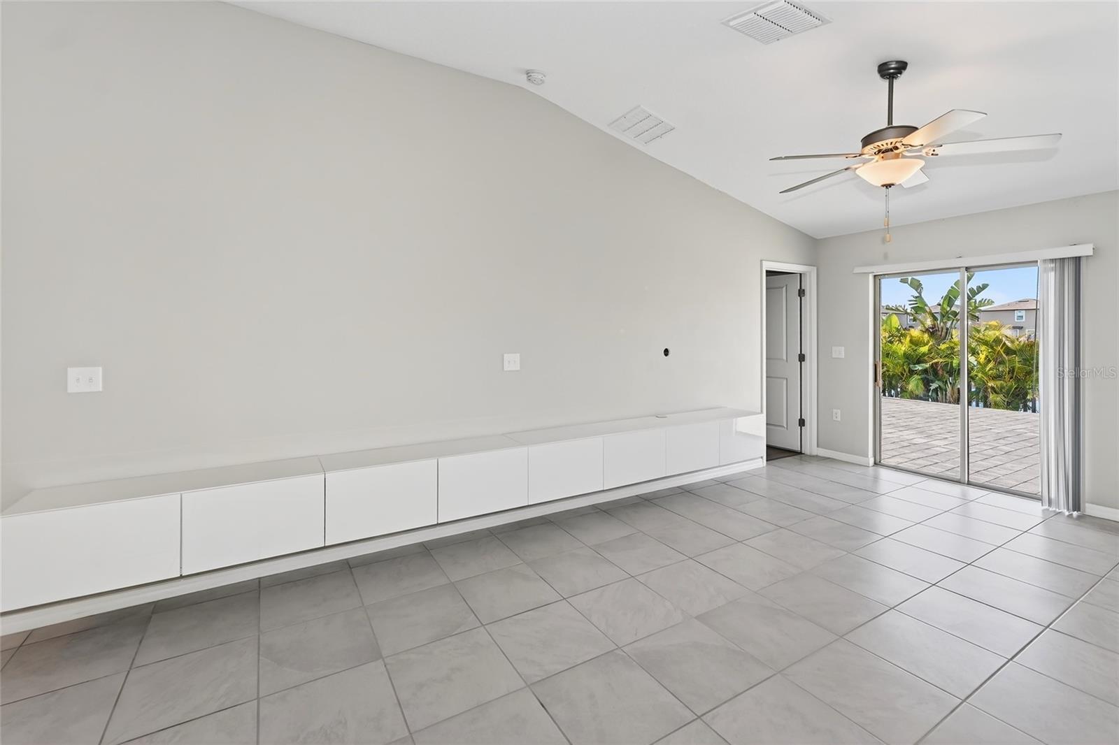 Image 6 of 36 For 16751 Delia Street