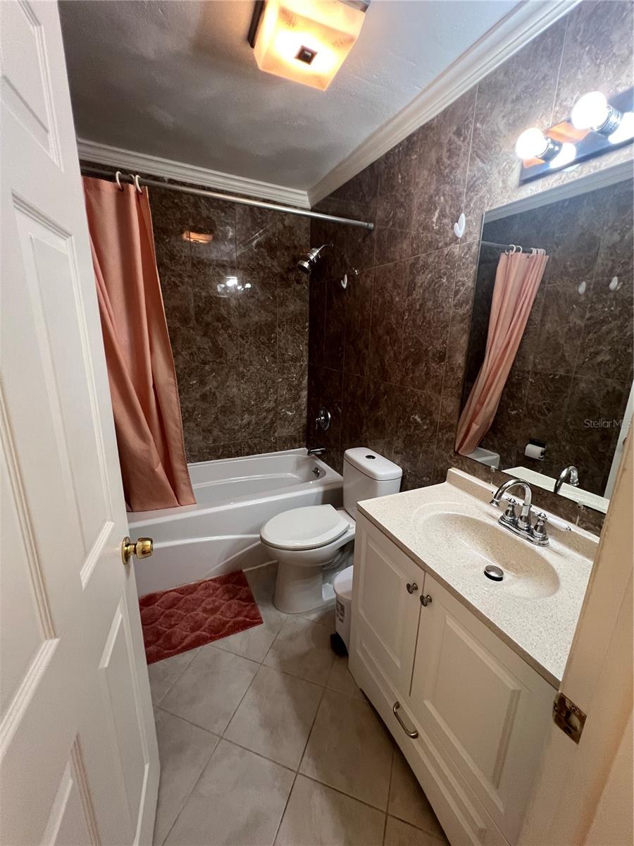 Image 14 of 16 For 218 Amherst Avenue 85