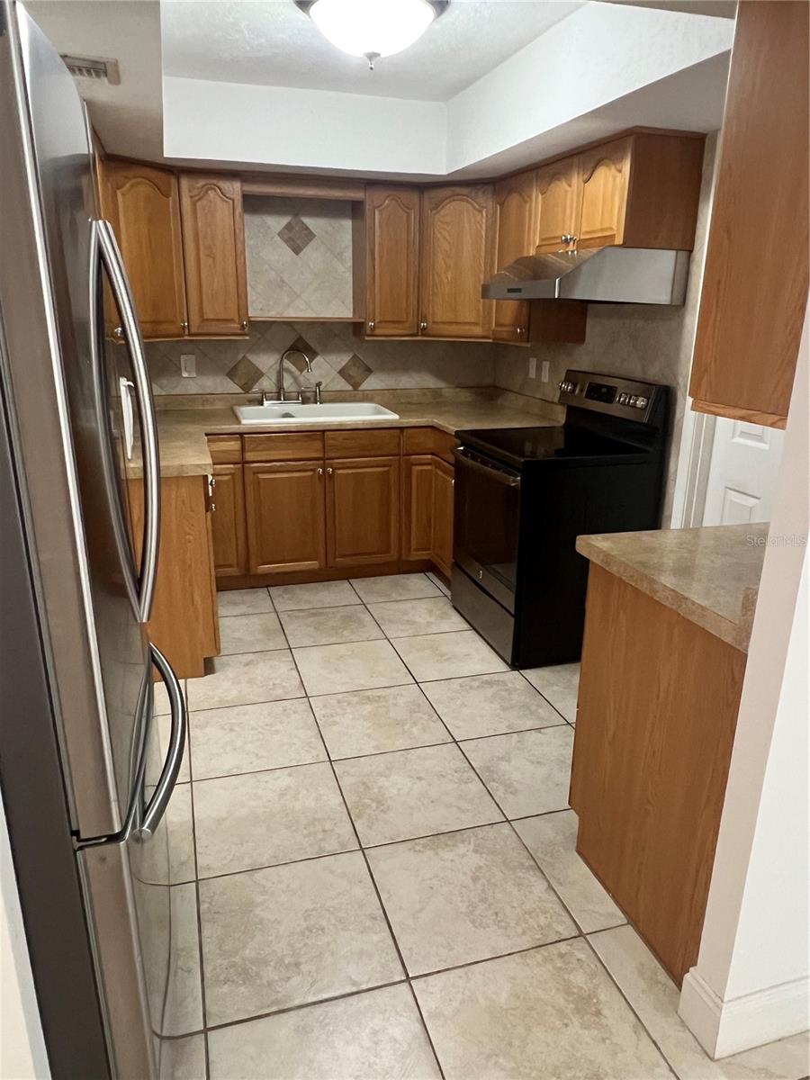 Image 4 of 16 For 218 Amherst Avenue 85