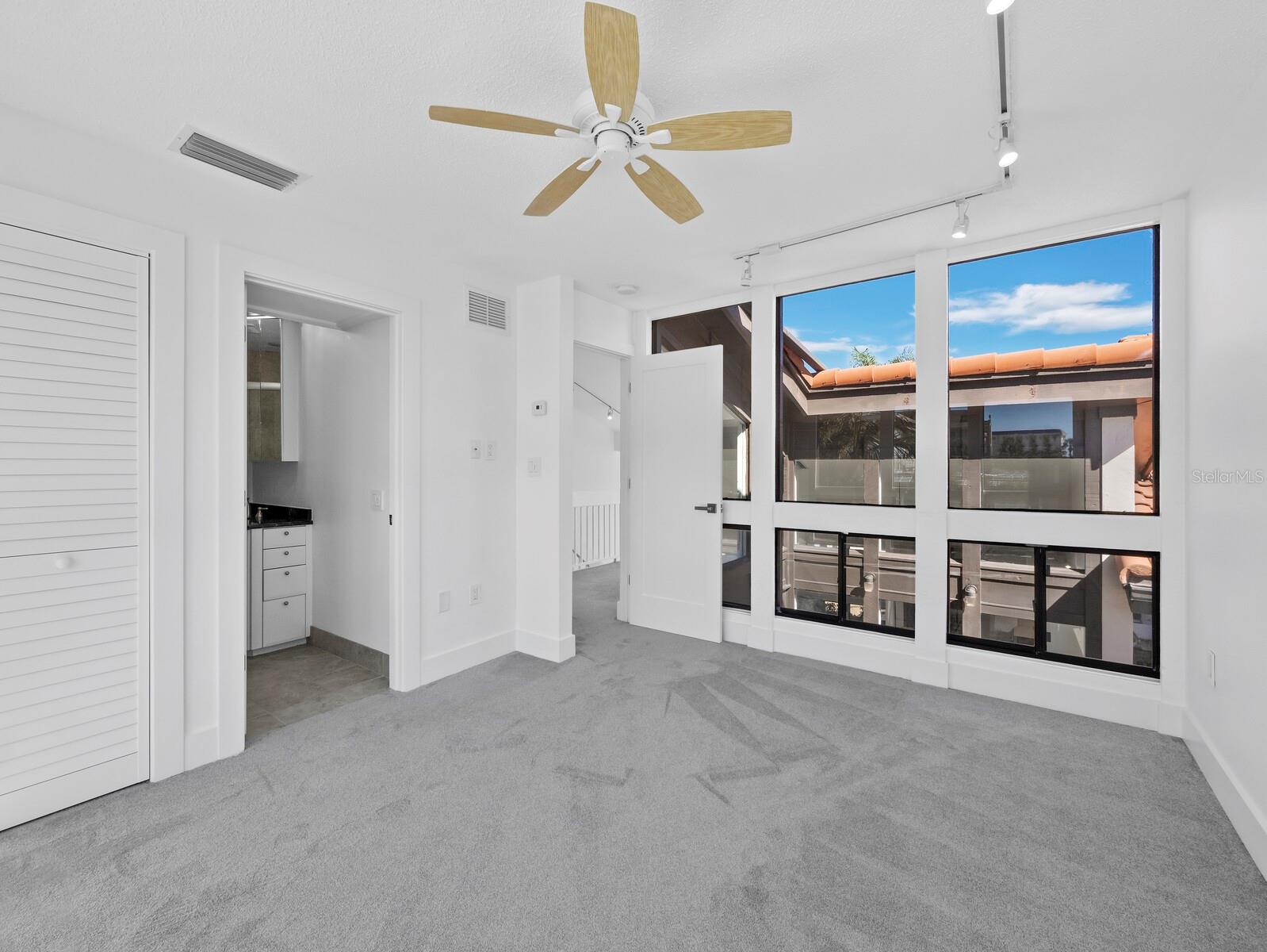 Image 29 of 55 For 800 Blvd Of The Presidents 19