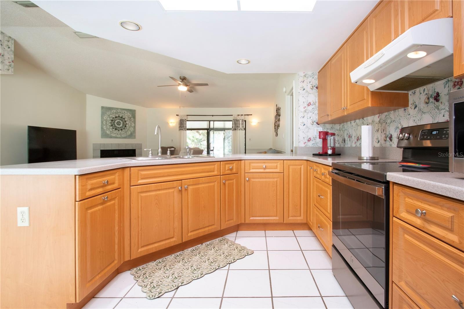 Image 21 of 48 For 1606 Loghill Place