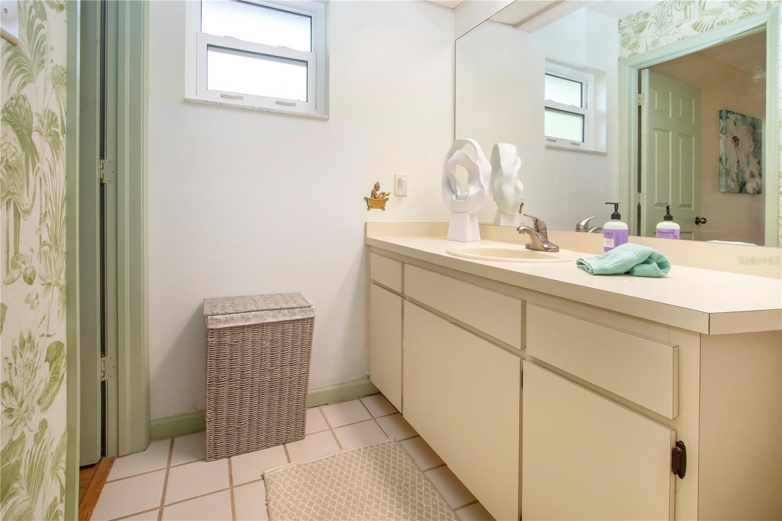 Image 27 of 48 For 1606 Loghill Place