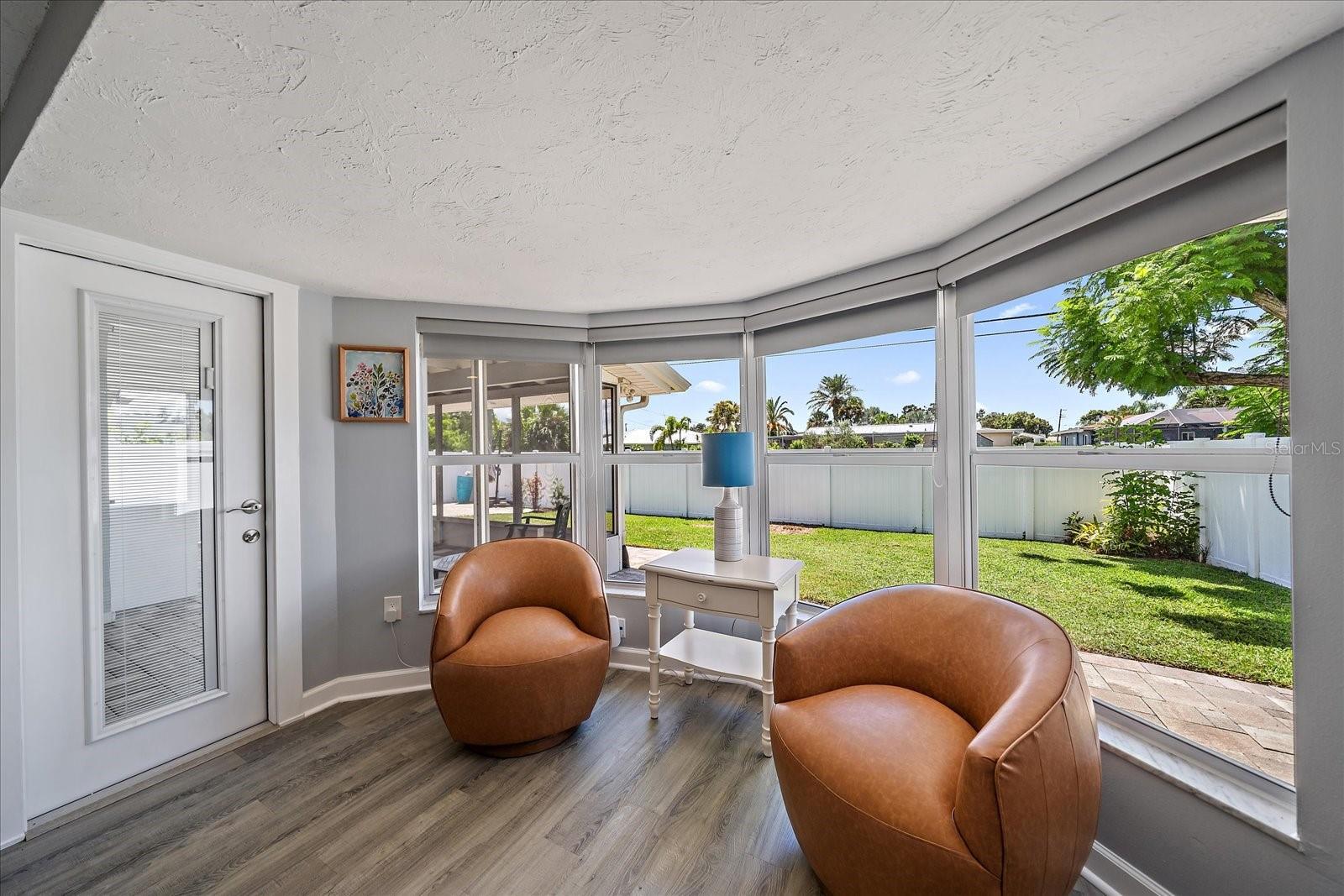 Image 10 of 36 For 6841 Roxbury Drive