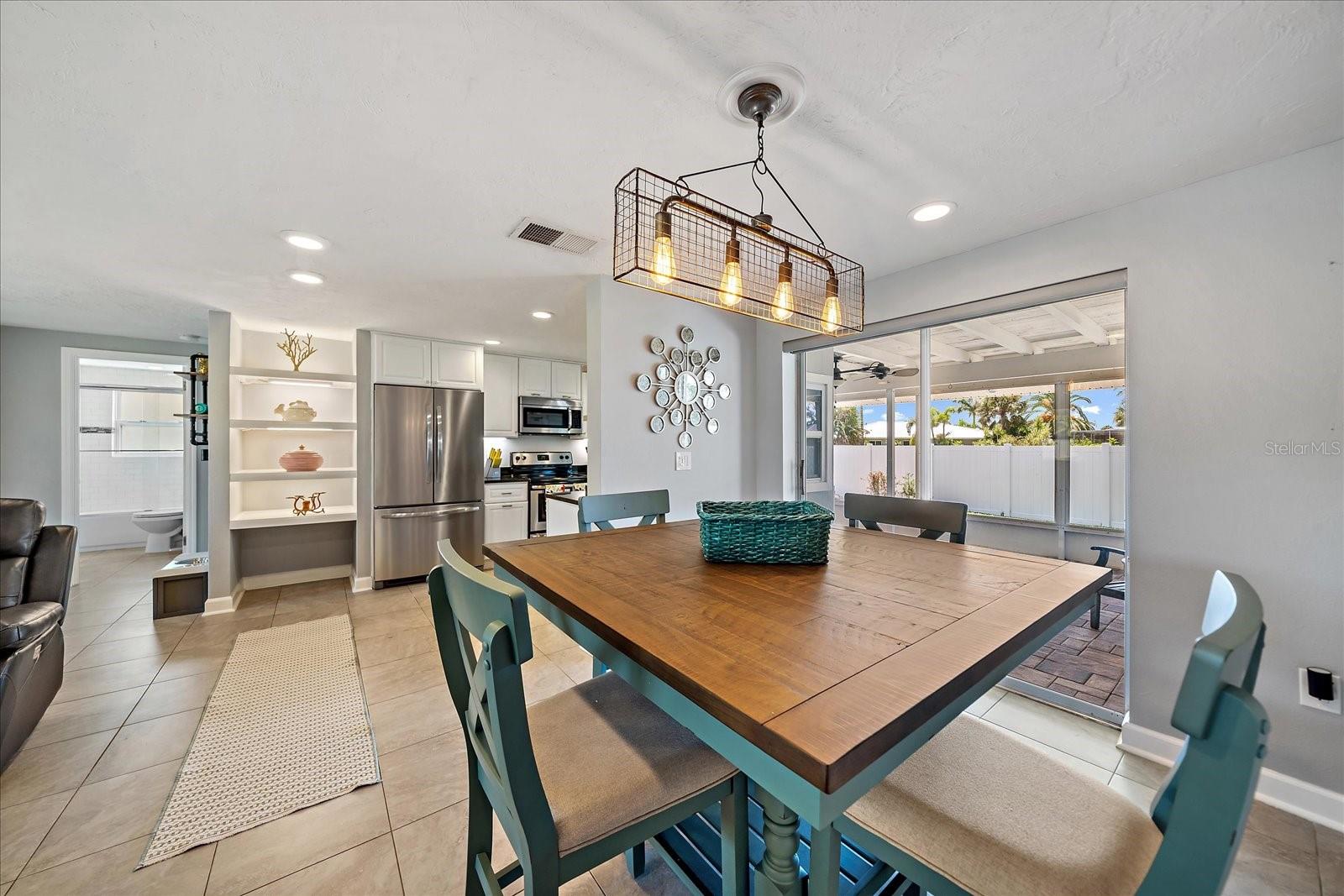 Image 11 of 36 For 6841 Roxbury Drive