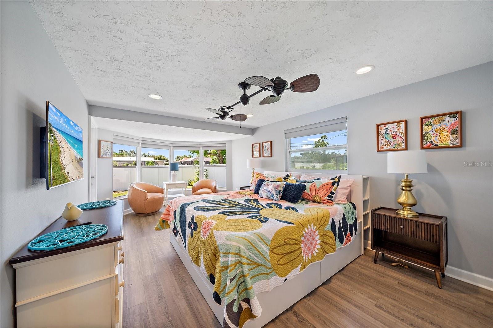 Image 19 of 36 For 6841 Roxbury Drive