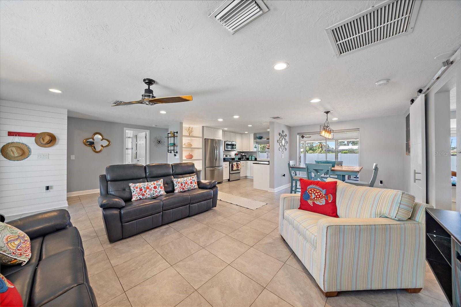 Image 8 of 36 For 6841 Roxbury Drive