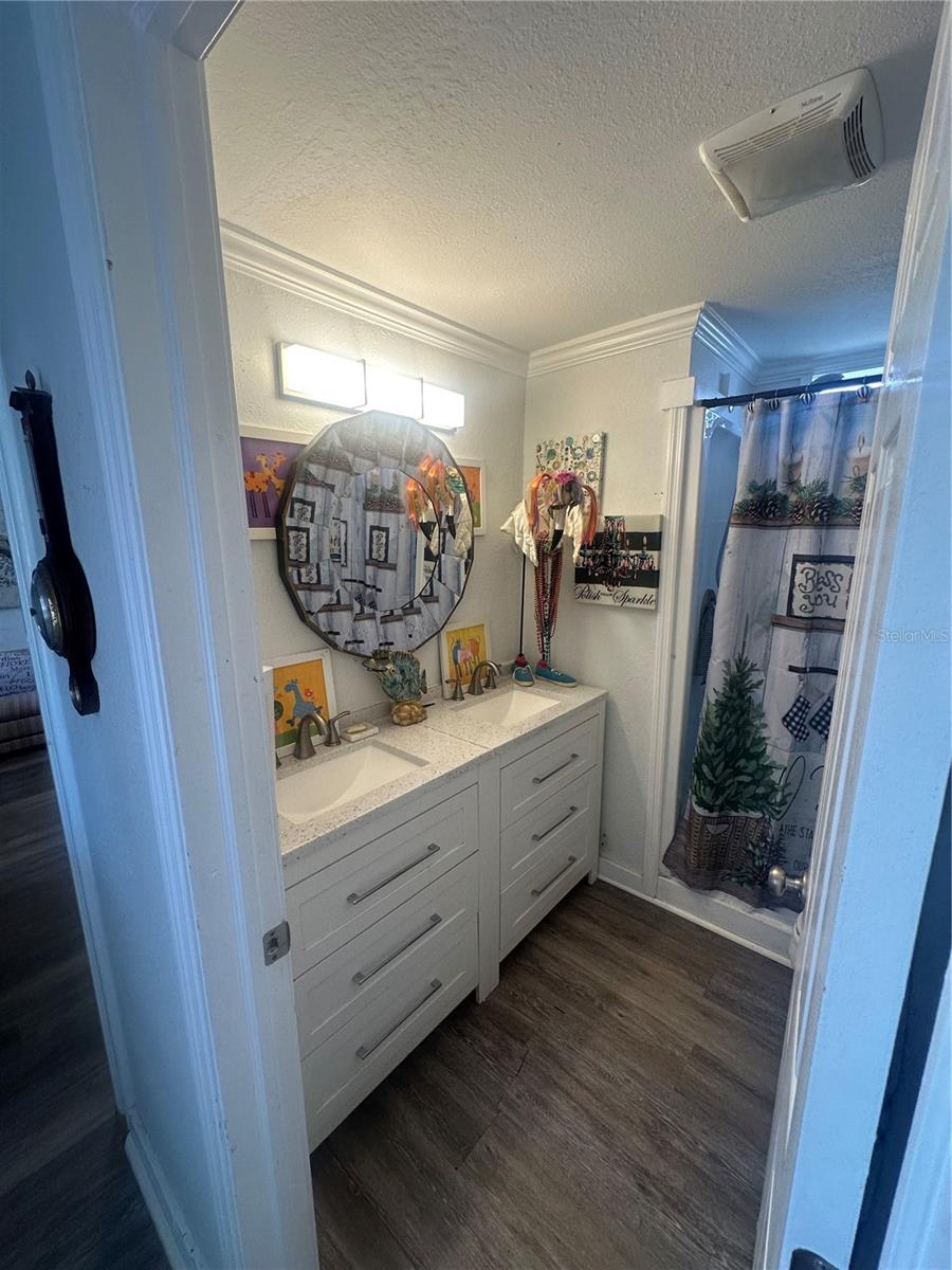 Image 8 of 20 For 204 52nd Avenue Plaza E