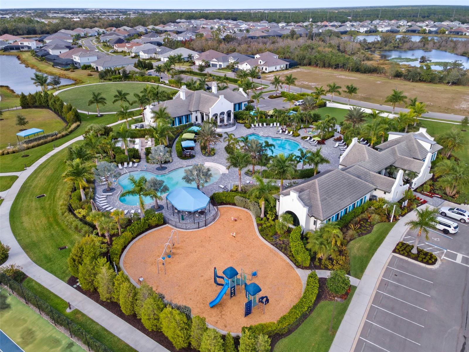 Image 37 of 48 For 2637 Star Apple Way