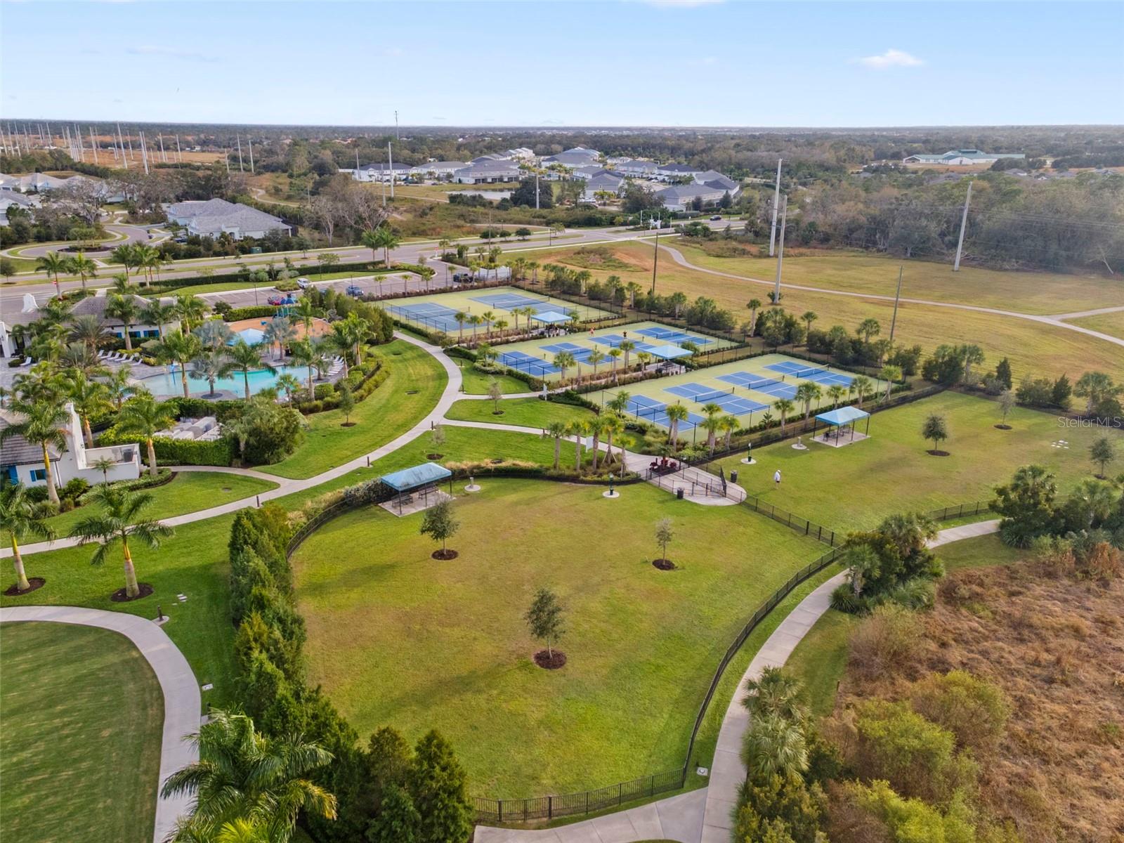 Image 40 of 48 For 2637 Star Apple Way