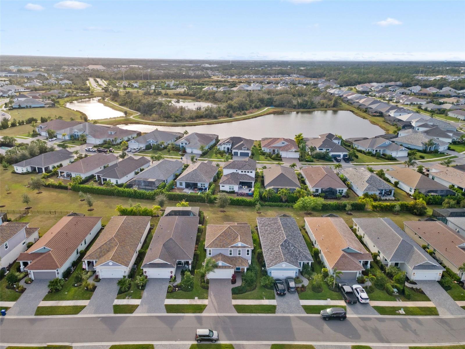 Image 41 of 48 For 2637 Star Apple Way