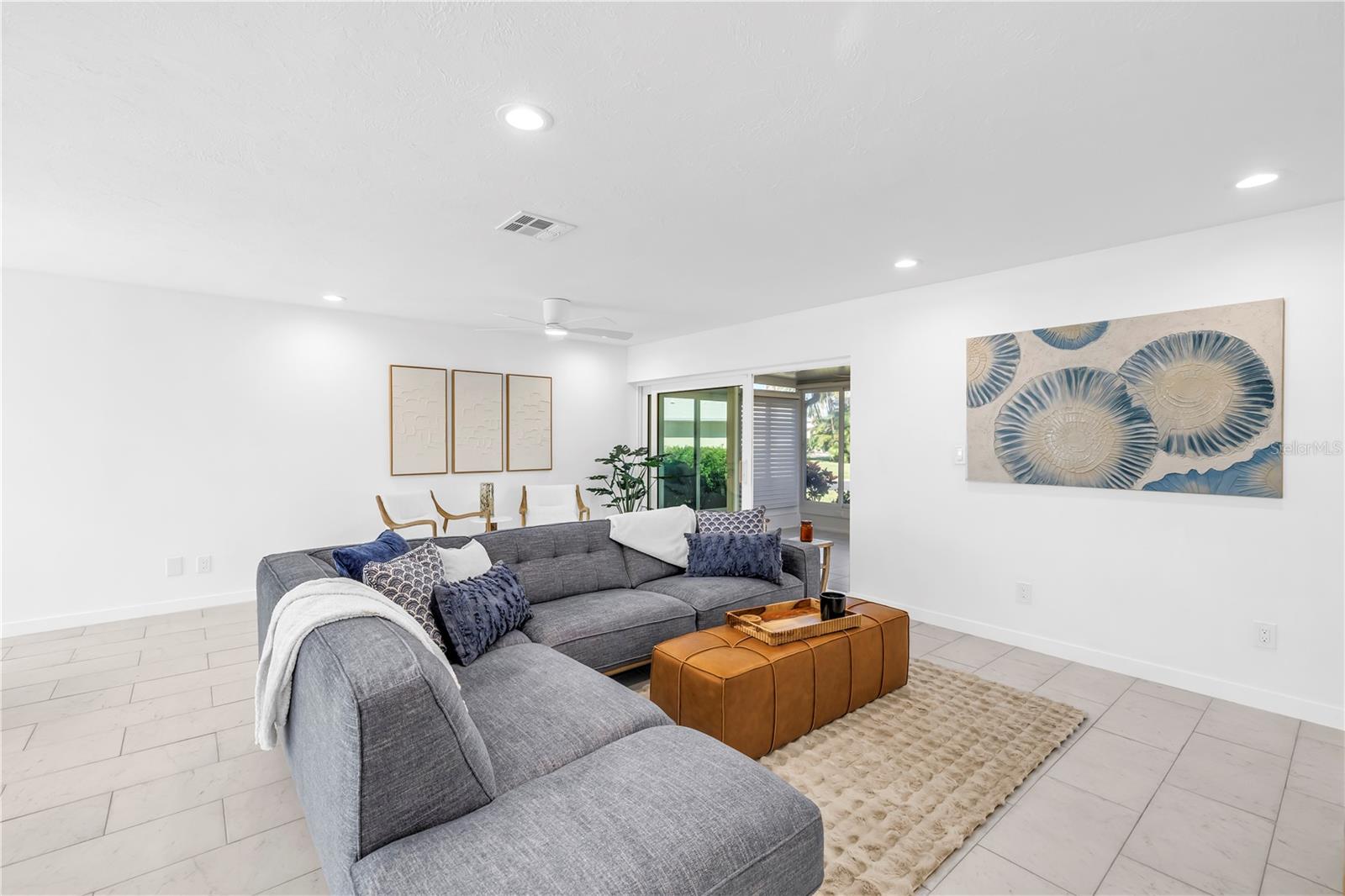 Image 17 of 48 For 111 Whispering Sands Circle V38