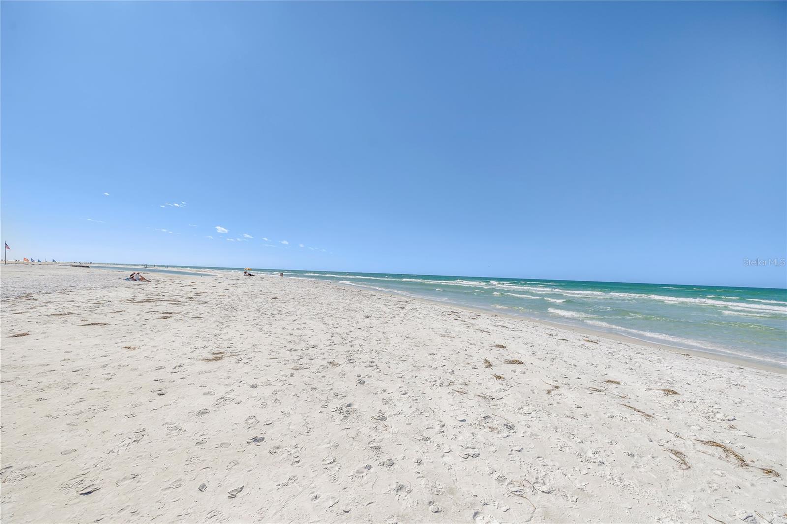 Image 38 of 48 For 111 Whispering Sands Circle V38