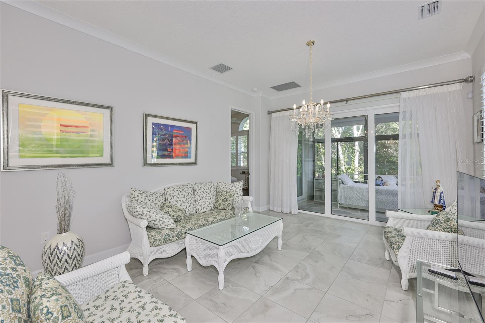 Image 11 of 34 For 2088 Sherbrook Avenue