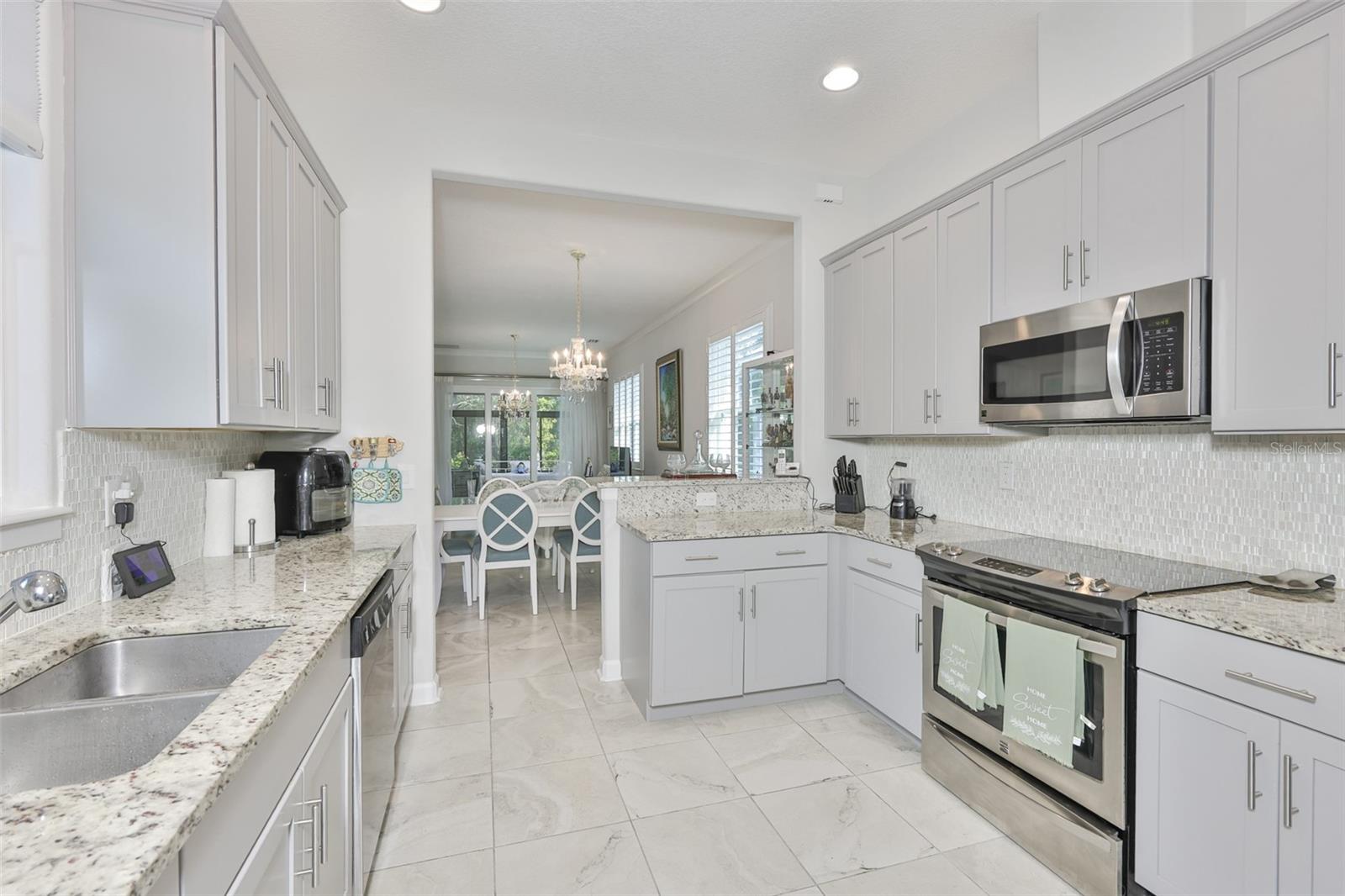 Image 12 of 34 For 2088 Sherbrook Avenue