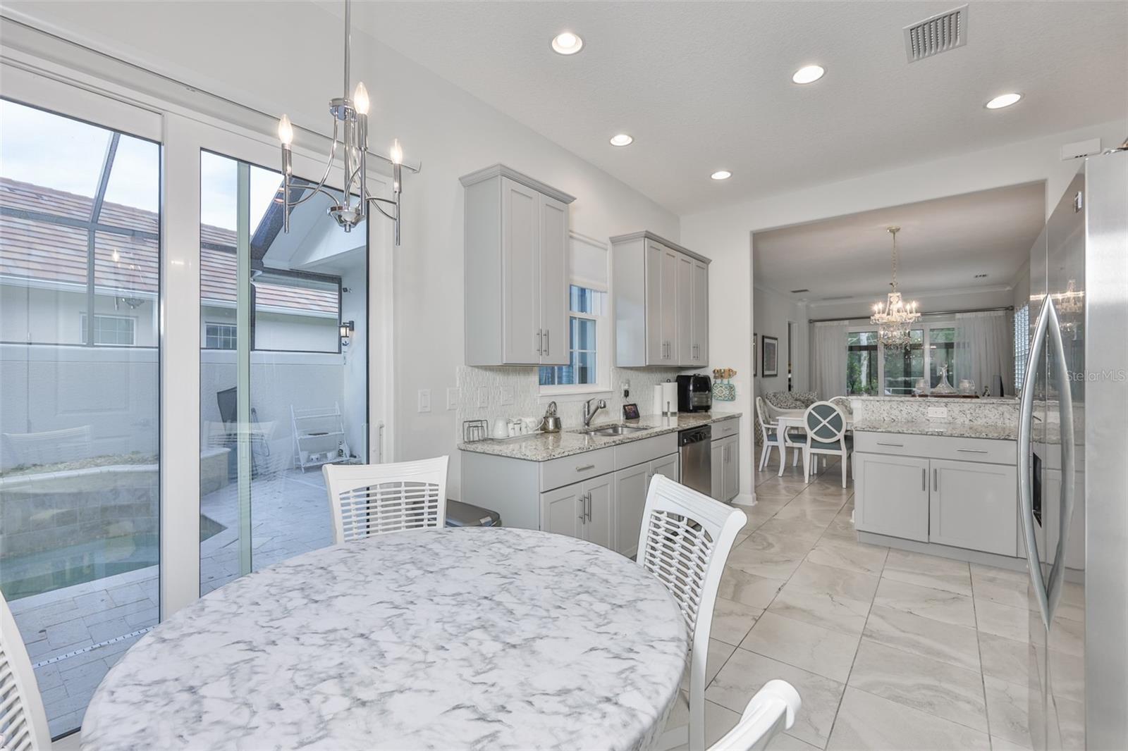 Image 14 of 34 For 2088 Sherbrook Avenue