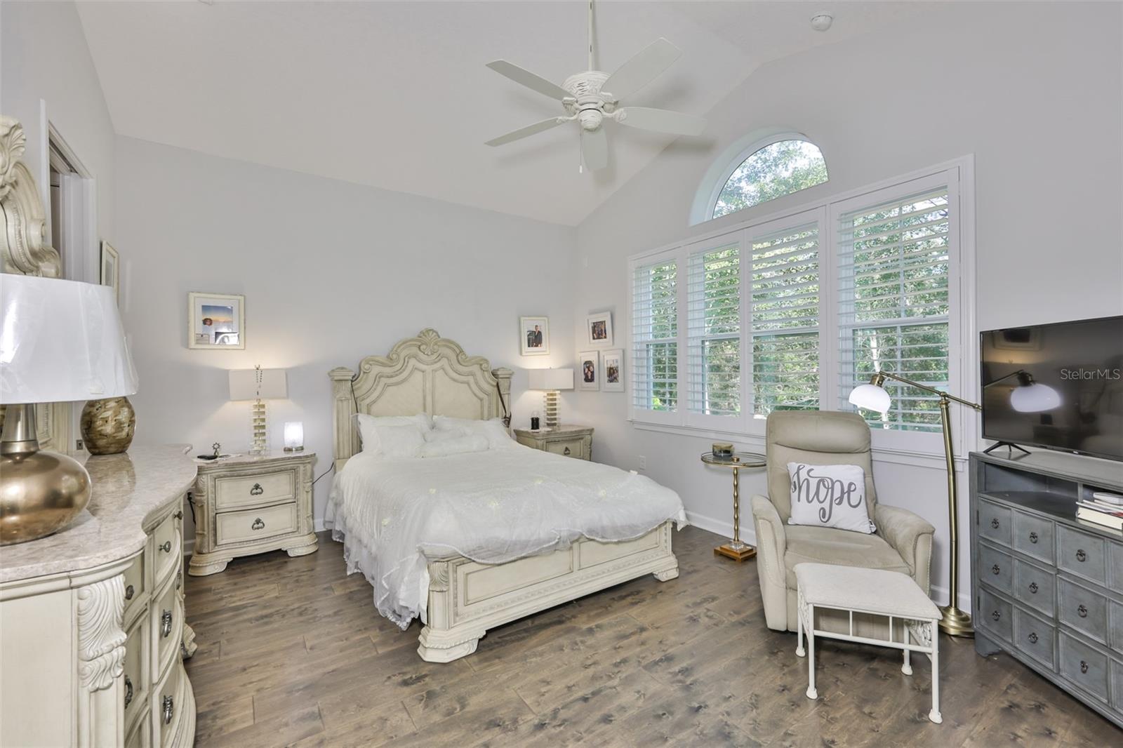 Image 15 of 34 For 2088 Sherbrook Avenue