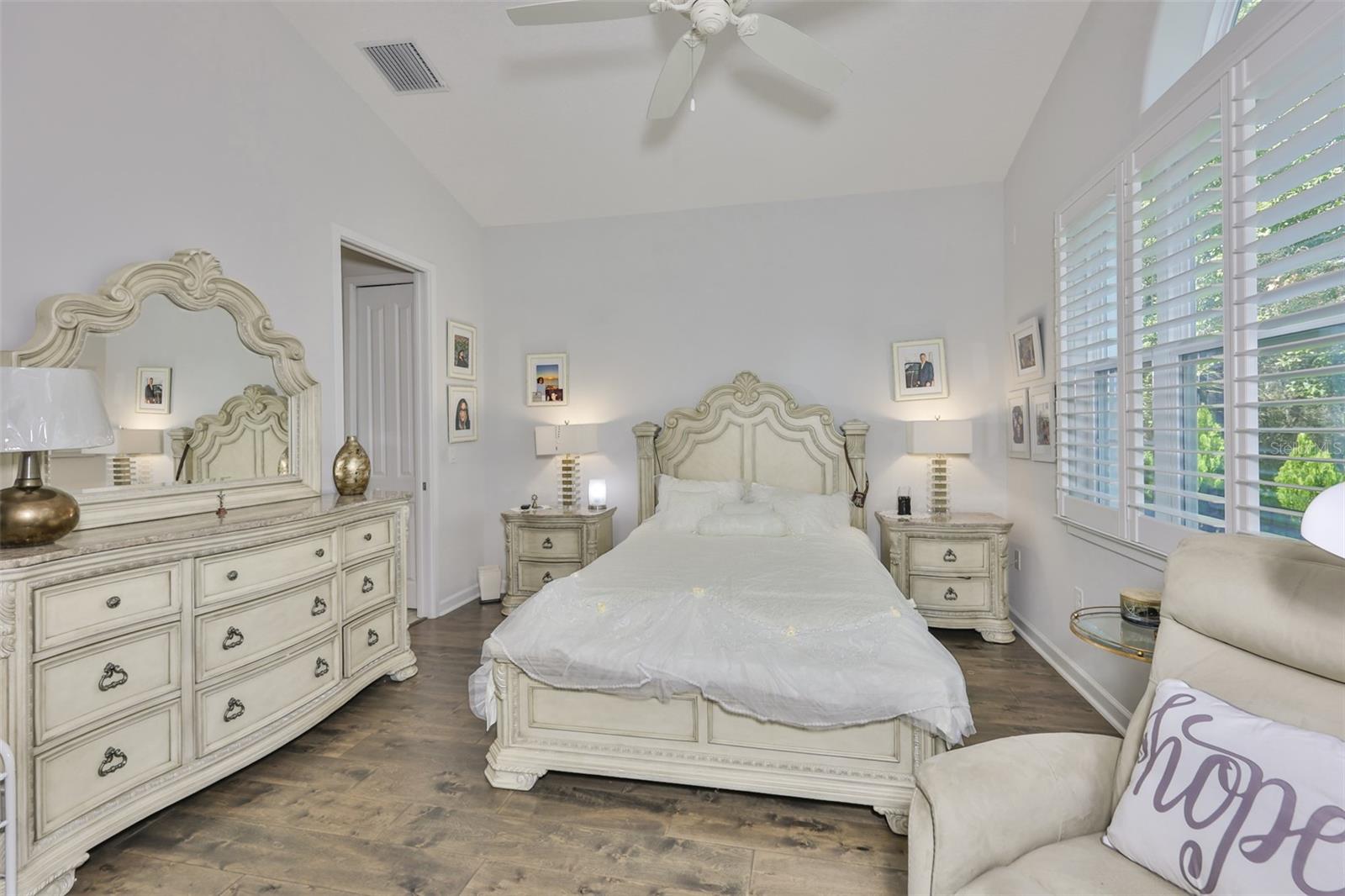 Image 16 of 34 For 2088 Sherbrook Avenue