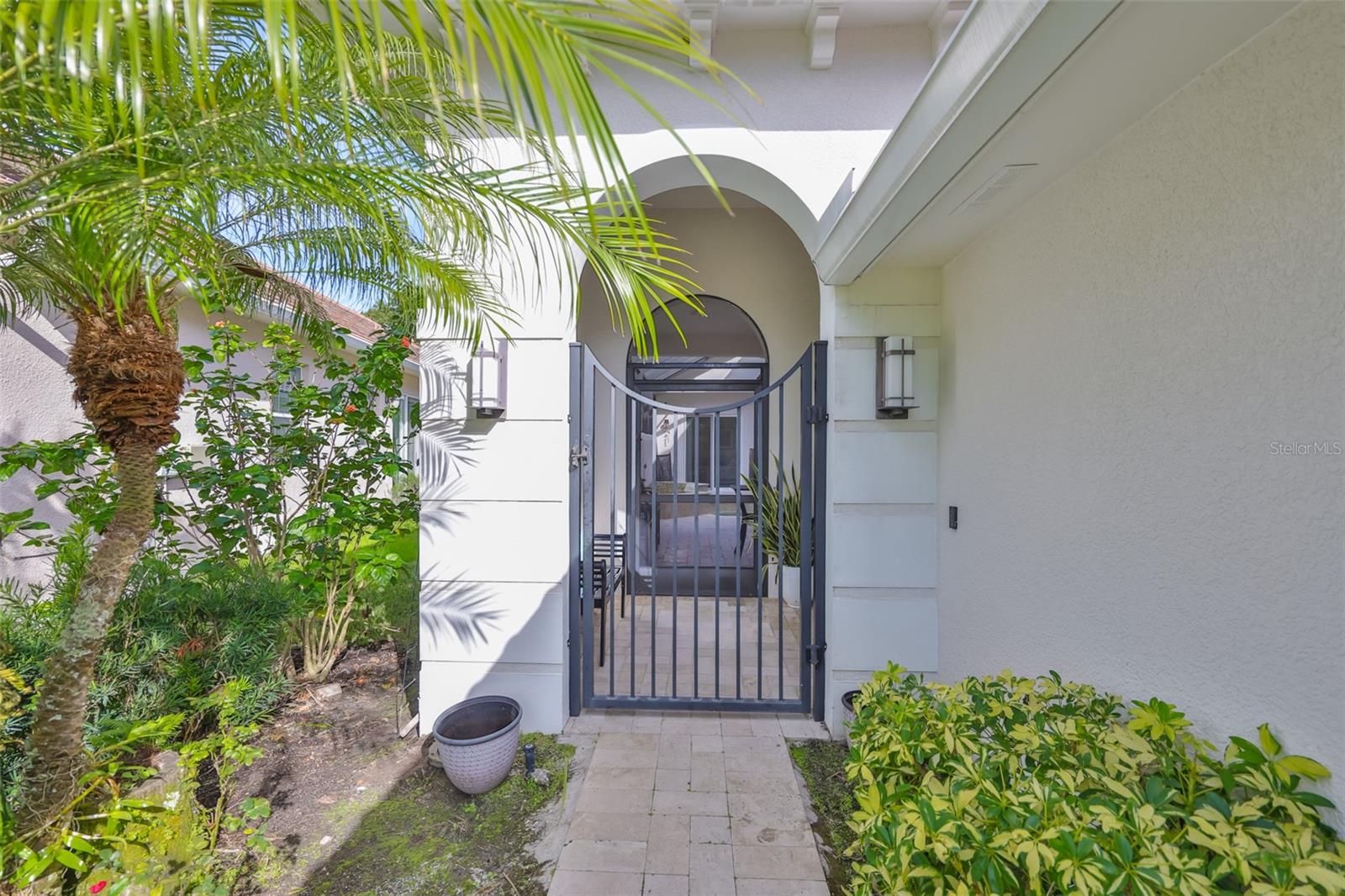 Image 2 of 34 For 2088 Sherbrook Avenue