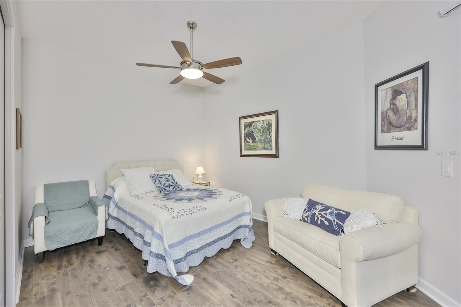 Image 21 of 34 For 2088 Sherbrook Avenue