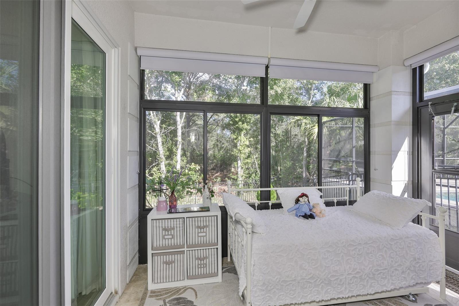 Image 27 of 34 For 2088 Sherbrook Avenue