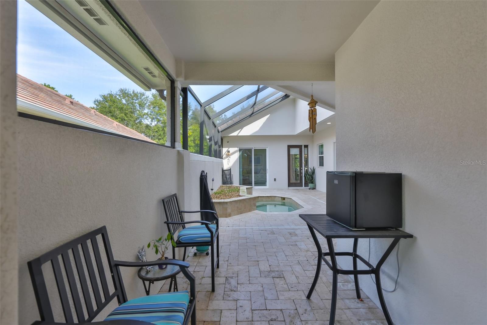 Image 4 of 34 For 2088 Sherbrook Avenue