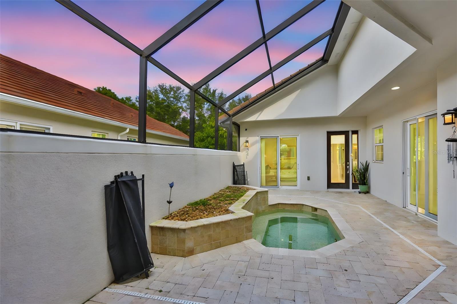 Image 5 of 34 For 2088 Sherbrook Avenue