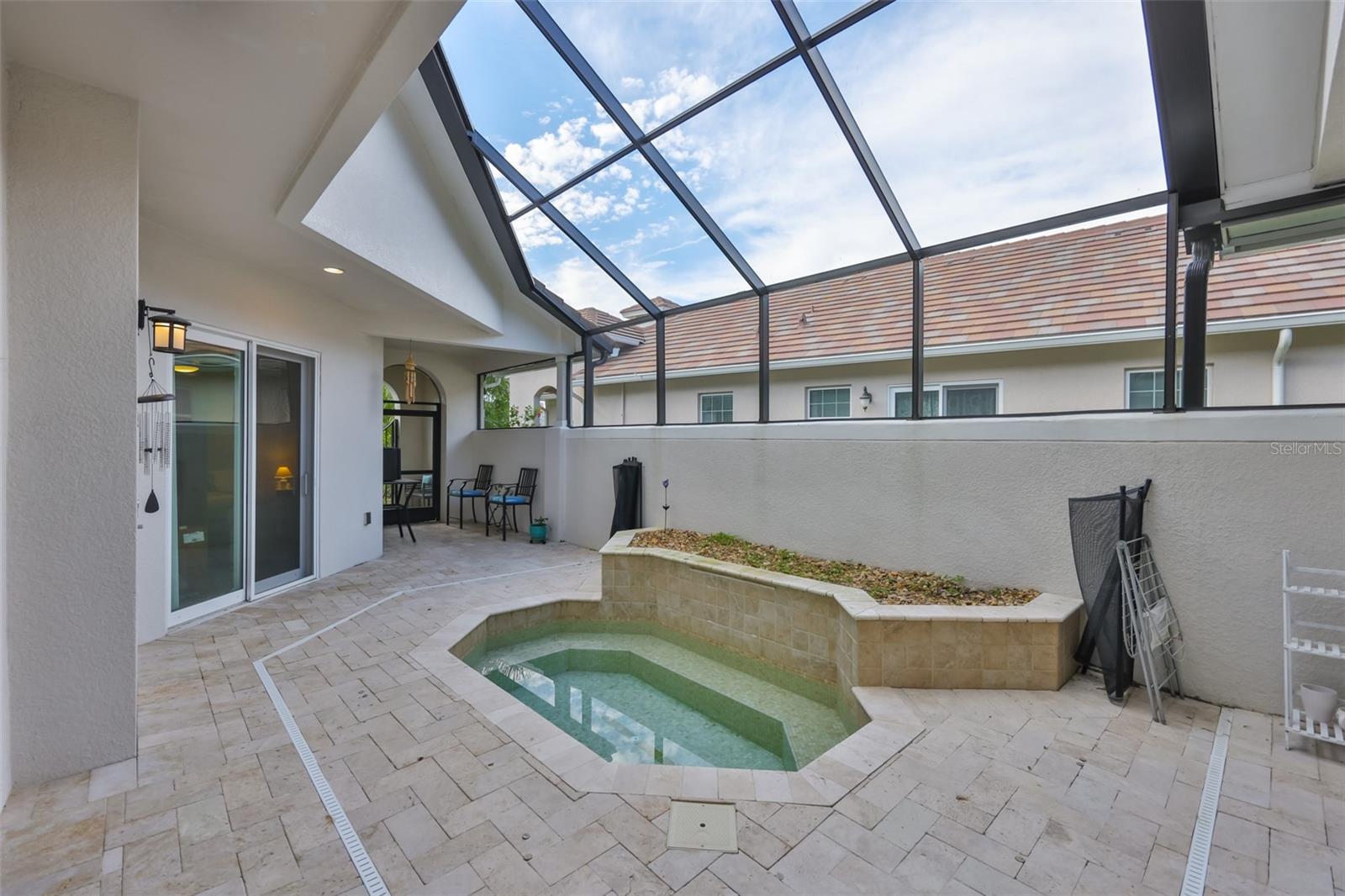 Image 6 of 34 For 2088 Sherbrook Avenue