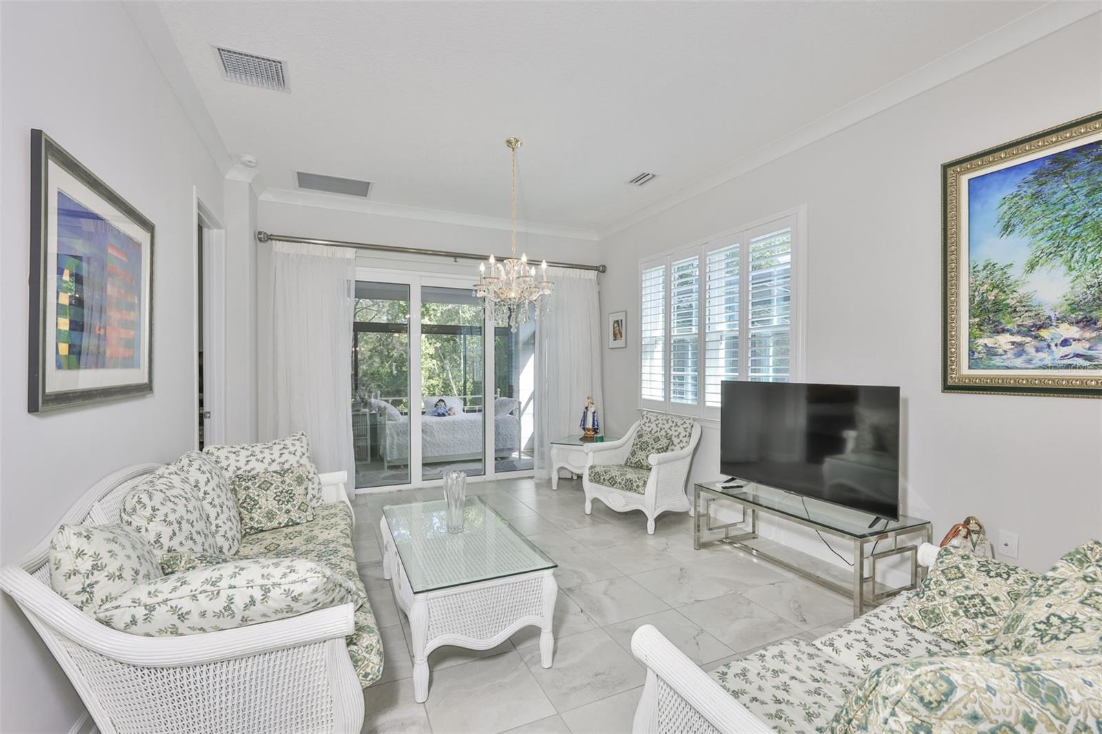 Image 9 of 34 For 2088 Sherbrook Avenue