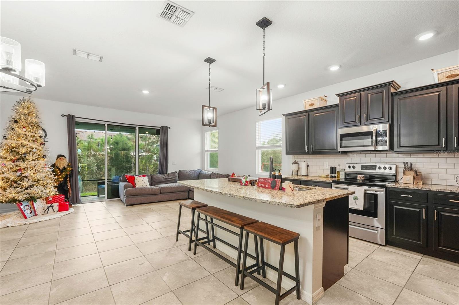 Image 12 of 37 For 8701 Daydream Street