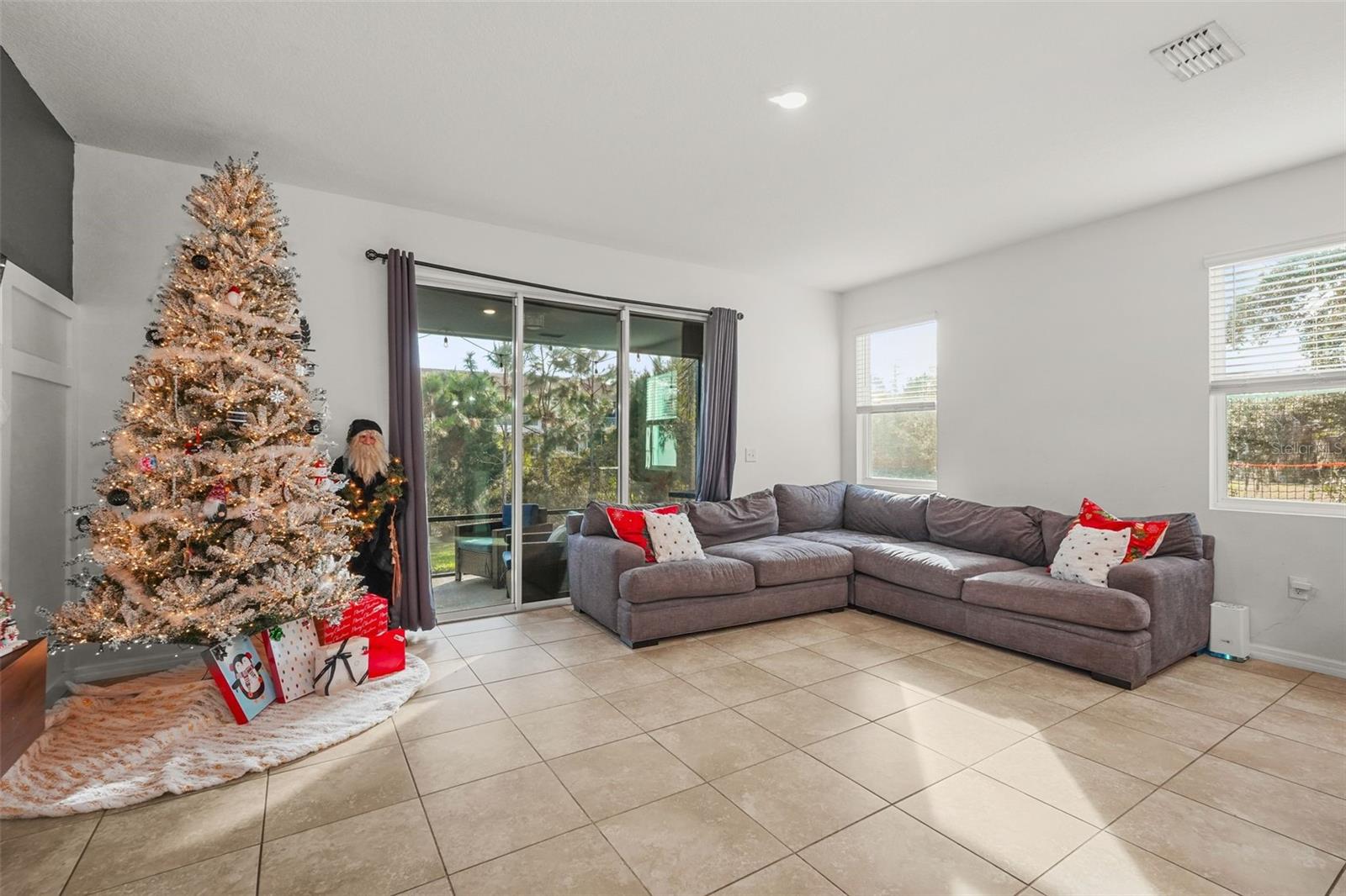 Image 15 of 37 For 8701 Daydream Street