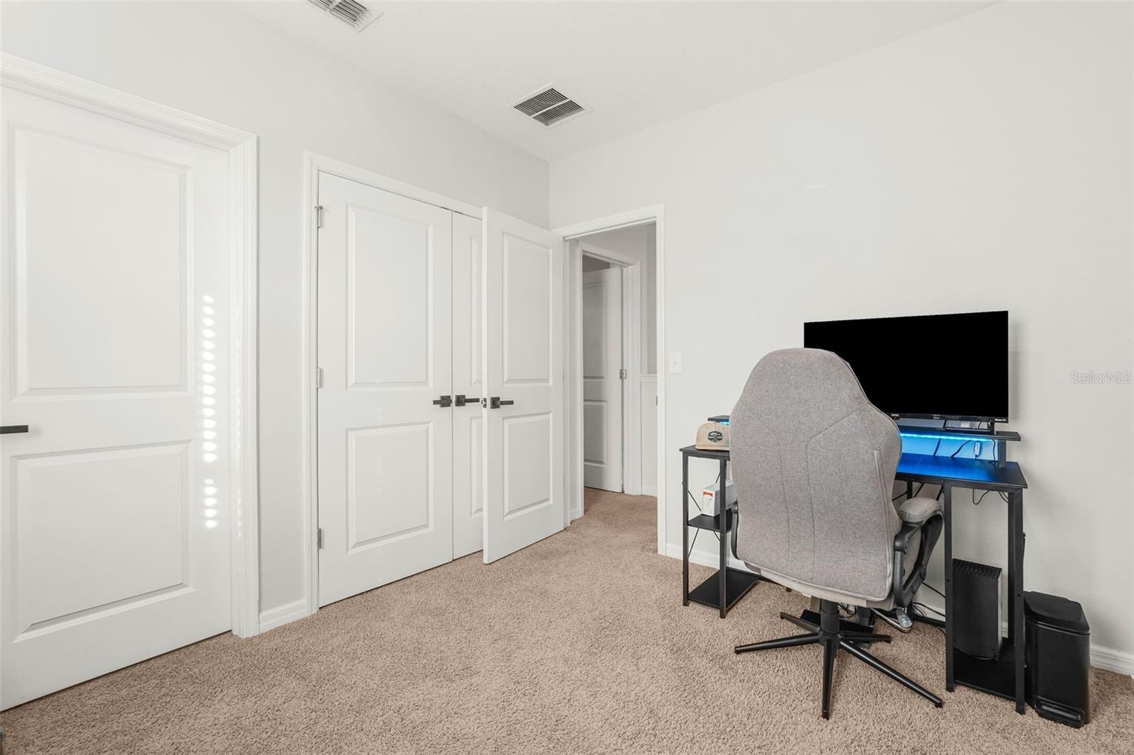 Image 24 of 37 For 8701 Daydream Street