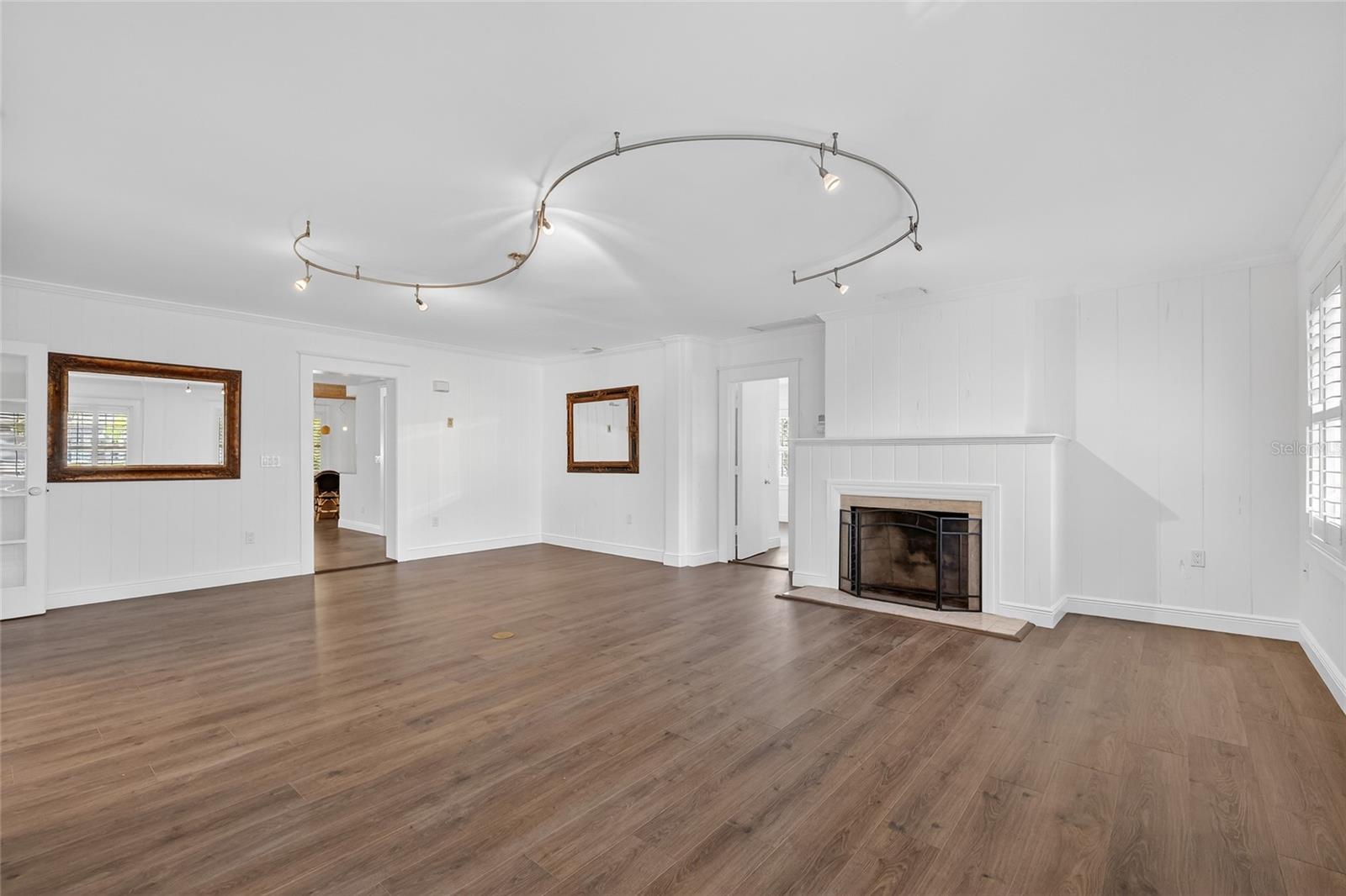 Image 8 of 39 For 6851 Longboat Drive S