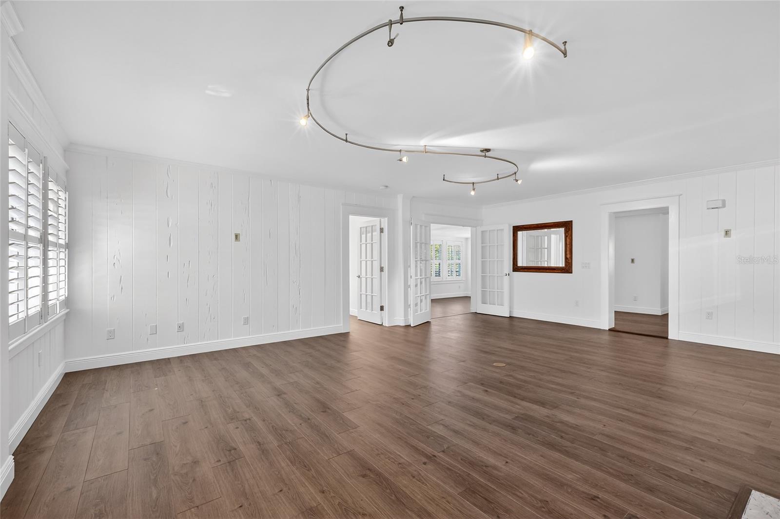 Image 9 of 39 For 6851 Longboat Drive S