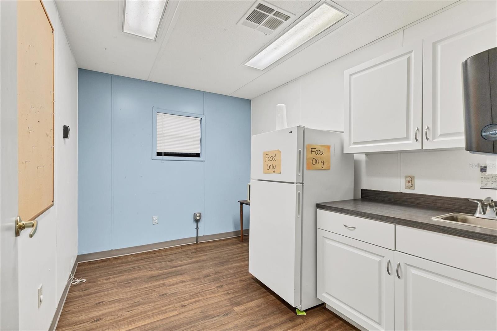 Image 27 of 38 For 37220 Glenwood Avenue