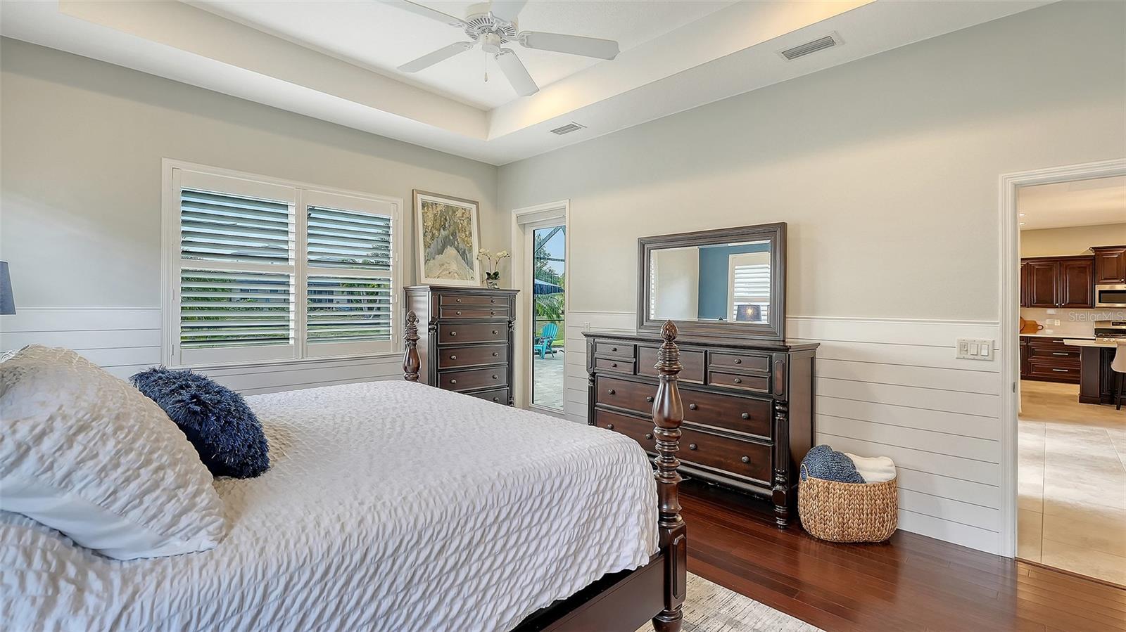 Image 22 of 72 For 12080 Longview Lake Circle