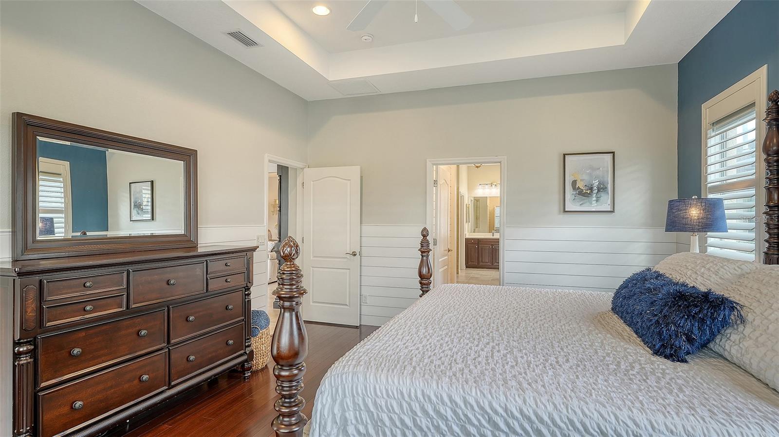 Image 23 of 72 For 12080 Longview Lake Circle