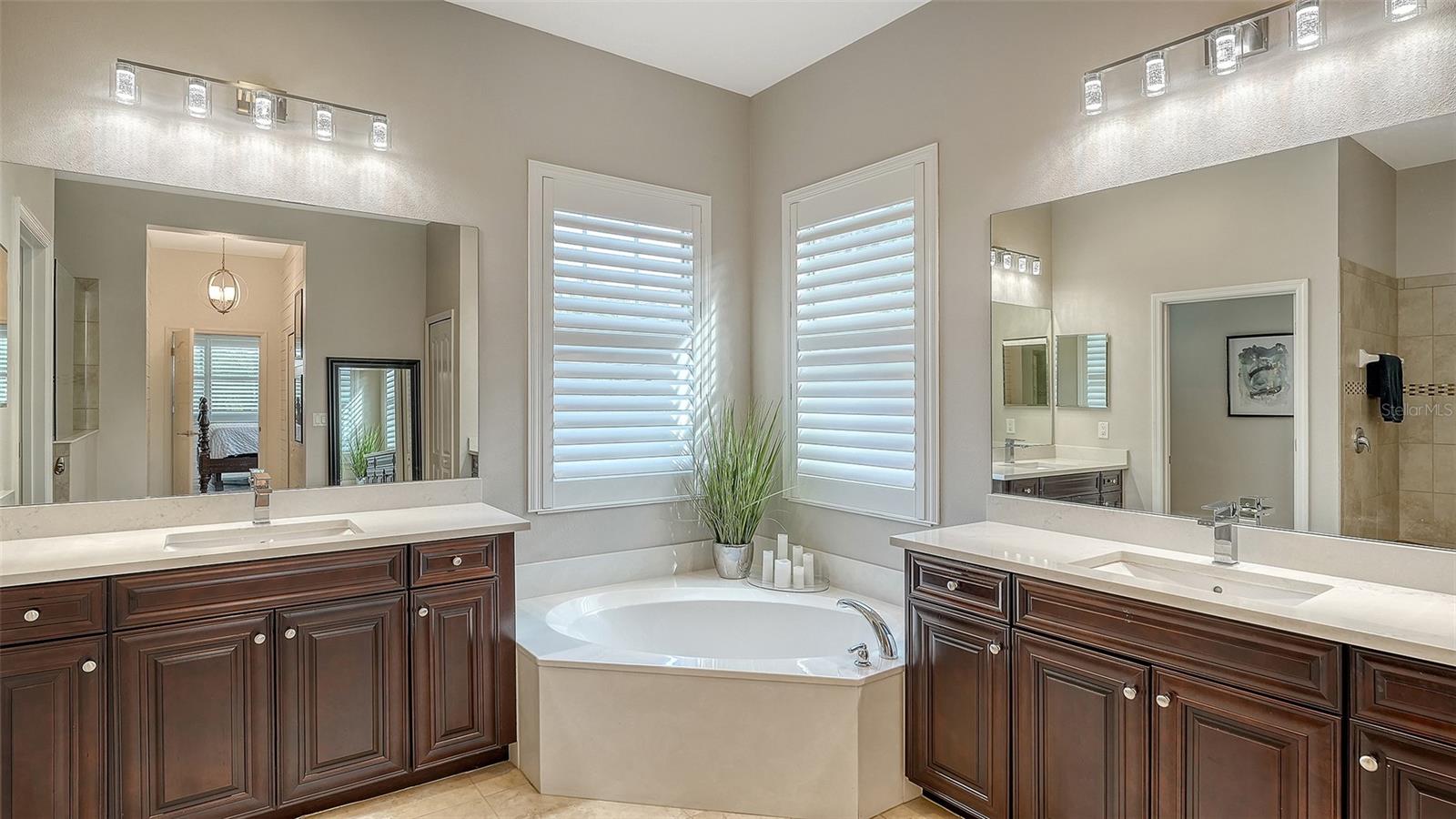 Image 27 of 72 For 12080 Longview Lake Circle