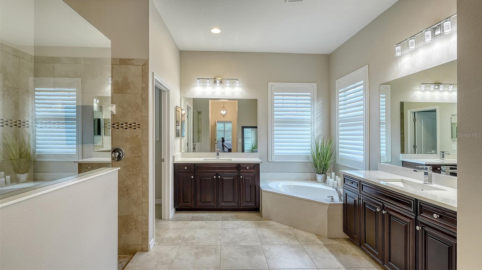 Image 28 of 72 For 12080 Longview Lake Circle